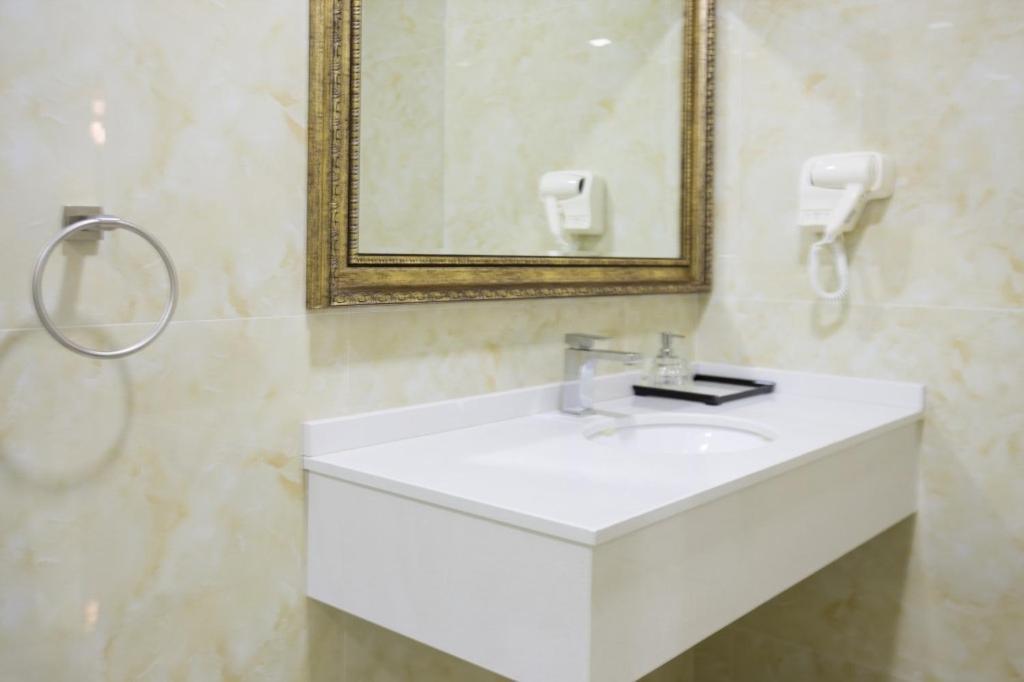 Kamez Hotel Britania מראה חיצוני תמונה